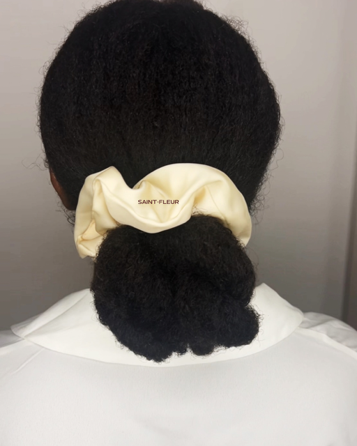 Élégance Satinée – Le chouchou parfait pour sublimer et protéger vos cheveux Afro
